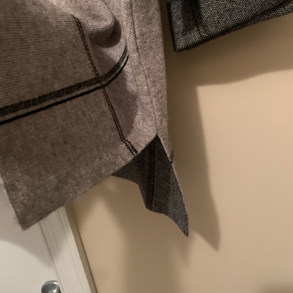 Tahari Sweater - Picture 8 of 11